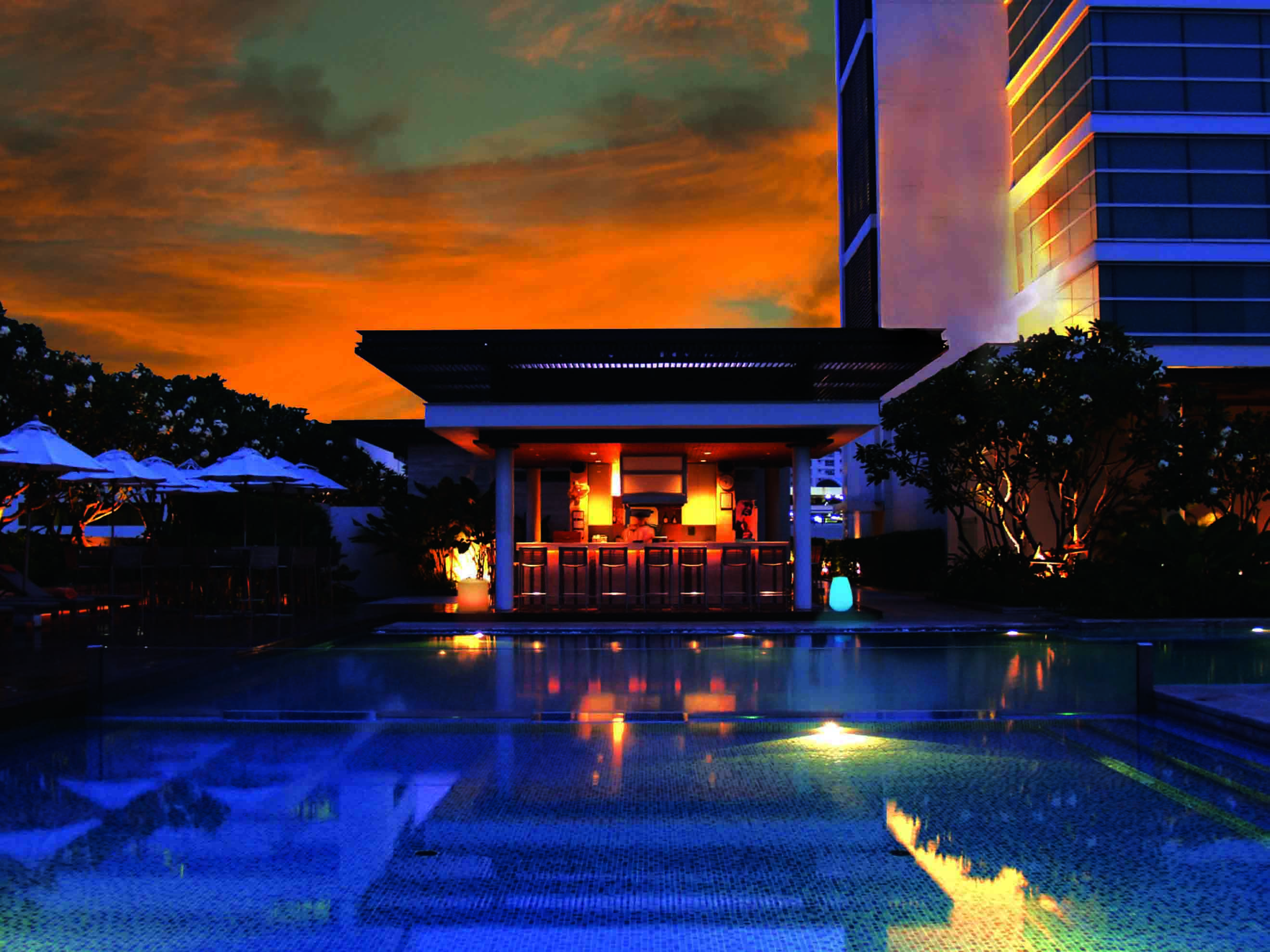 Hotel Pullman Bangkok King Power Exteriér fotografie The pool at the hotel